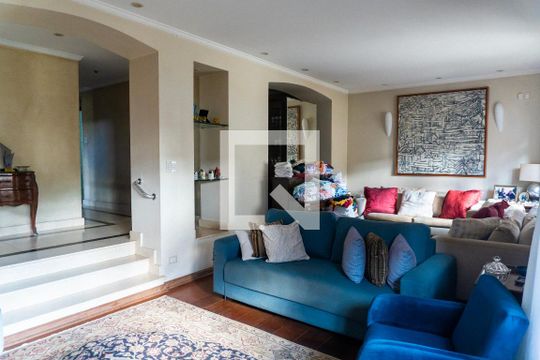 Casa para alugar com 4 quartos, 336m² em Mirandópolis, São Paulo