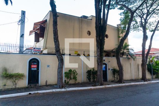 Fachada de casa para alugar com 4 quartos, 336m² em Mirandópolis, São Paulo
