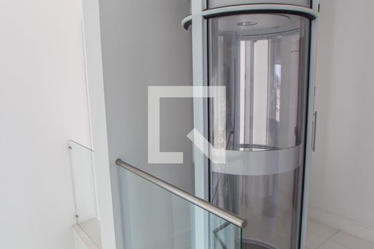 Elevador  de casa de condomínio à venda com 4 quartos, 700m² em Tucuruvi, São Paulo