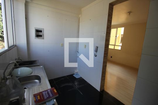Cozinha de apartamento para alugar com 2 quartos, 45m² em São Gabriel, Belo Horizonte