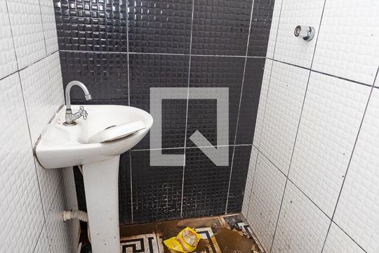 Banheiro de casa à venda com 1 quarto, 50m² em Vila Nogueira, Diadema
