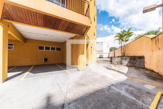 Estacionamento de apartamento para alugar com 2 quartos, 100m² em Jardim Guapituba, Mauá