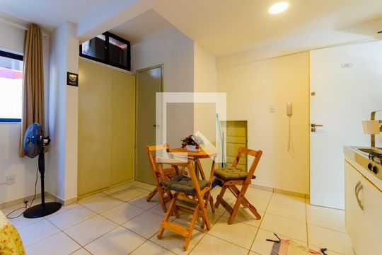 Sala/Cozinha de kitnet/studio para alugar com 1 quarto, 26m² em Amaralina, Salvador