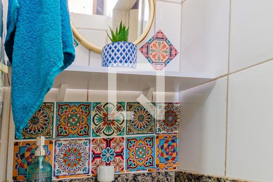 Banheiro de kitnet/studio para alugar com 1 quarto, 26m² em Amaralina, Salvador