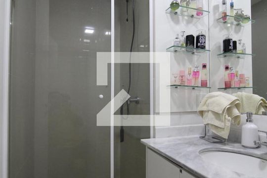 Banheiro de apartamento para alugar com 1 quarto, 54m² em Jardim Botânico, Porto Alegre