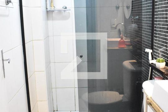 Banheiro de apartamento para alugar com 2 quartos, 56m² em Campo Grande, Rio de Janeiro