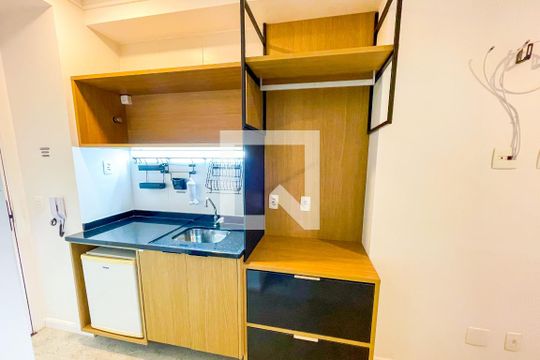 Cozinha de apartamento para alugar com 1 quarto, 23m² em Vila Madalena, São Paulo