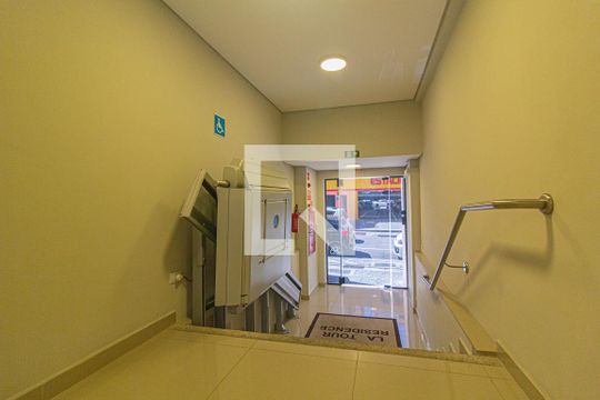 Hall de entrada de kitnet/studio para alugar com 1 quarto, 38m² em Centro, Curitiba