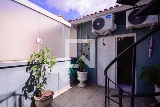 Quintal de casa para alugar com 3 quartos, 300m² em Vila Moinho Velho, São Paulo