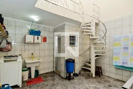Área de Serviço de casa para alugar com 4 quartos, 280m² em Jardim Valeria, Guarulhos