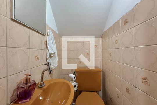 Lavabo  de casa para alugar com 3 quartos, 120m² em Vila Socorro, São Paulo