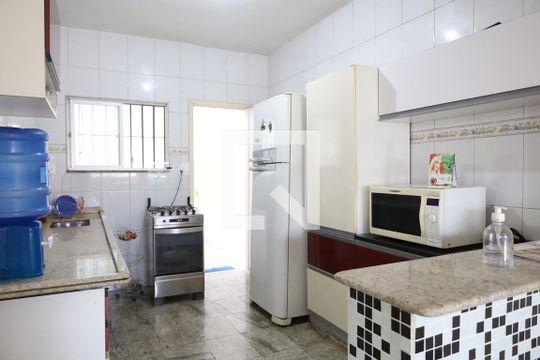 Cozinha de casa à venda com 4 quartos, 208m² em Camargos, Belo Horizonte