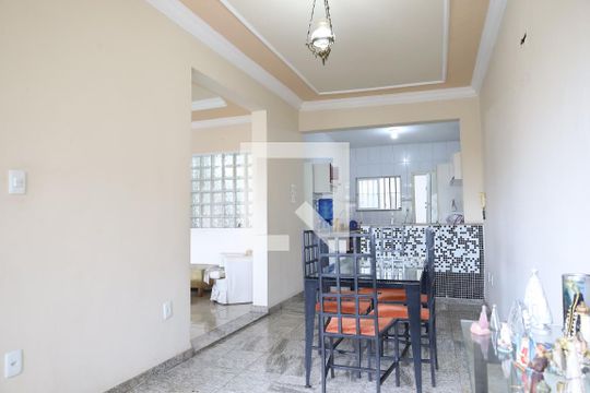 Sala de casa à venda com 4 quartos, 208m² em Camargos, Belo Horizonte