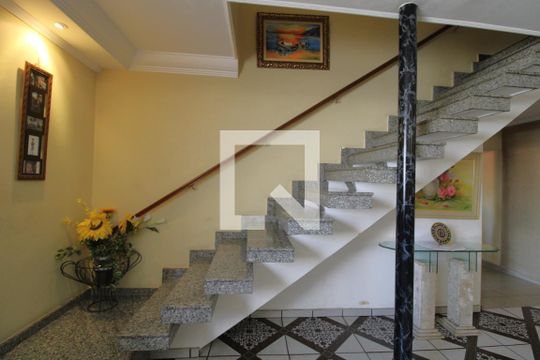 Escada de casa à venda com 4 quartos, 270m² em Jardim Santa Cruz (campo Grande), São Paulo