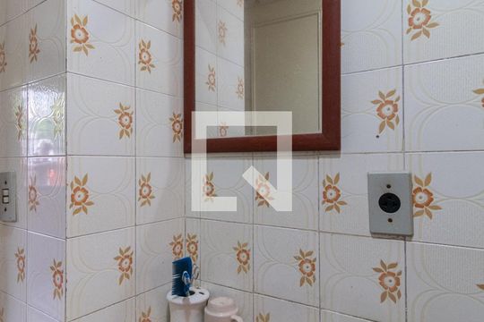 Banheiro de apartamento para alugar com 1 quarto, 32m² em Cristal, Porto Alegre