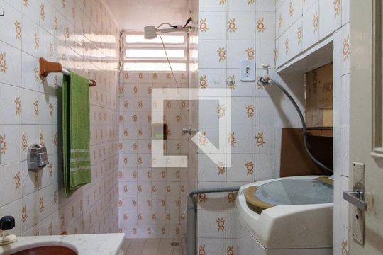 Banheiro de apartamento para alugar com 1 quarto, 32m² em Cristal, Porto Alegre