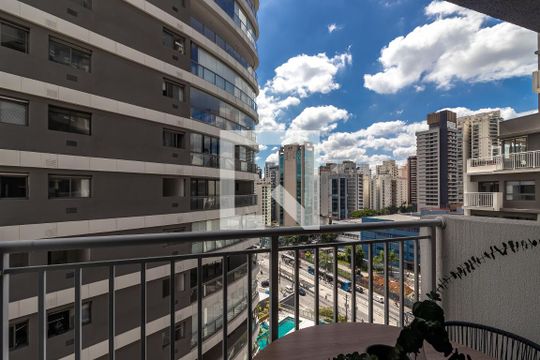Varanda de kitnet/studio para alugar com 1 quarto, 26m² em Vila Nova Conceição, São Paulo