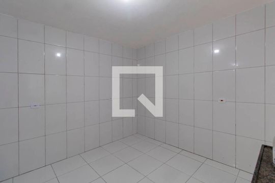 Cozinha de casa para alugar com 1 quarto, 60m² em Vila Nhocune, São Paulo