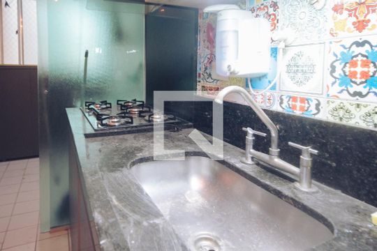 Cozinha de apartamento para alugar com 3 quartos, 68m² em Jardim Celeste, São Paulo