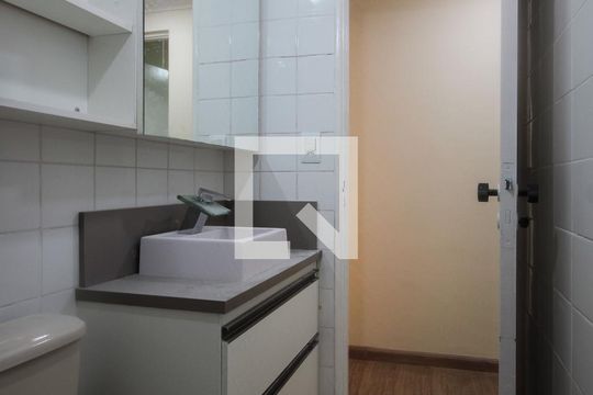 Banheiro Social de apartamento para alugar com 3 quartos, 68m² em Jardim Celeste, São Paulo