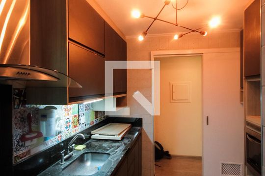 Cozinha de apartamento para alugar com 3 quartos, 68m² em Jardim Celeste, São Paulo
