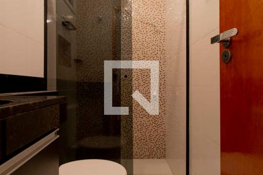 Banheiro de apartamento para alugar com 2 quartos, 45m² em Penha de França, São Paulo