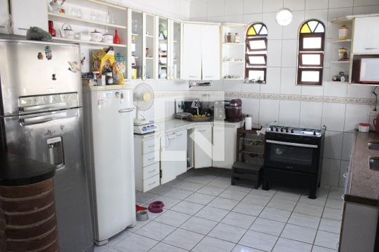 Cozinha de casa para alugar com 6 quartos, 350m² em Vila Voturuá, São Vicente