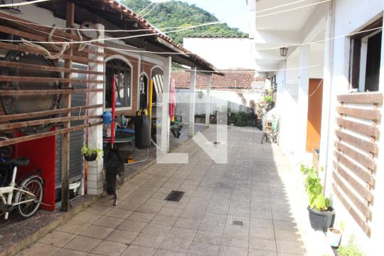 Área de Serviço de casa para alugar com 6 quartos, 350m² em Vila Voturuá, São Vicente