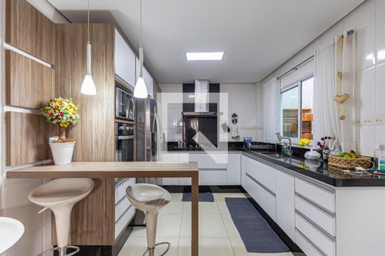 Cozinha de casa à venda com 2 quartos, 225m² em Silveira, Santo André