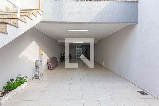 Garagem  de casa à venda com 2 quartos, 225m² em Silveira, Santo André
