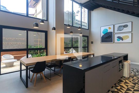 Cozinha comunitária de apartamento para alugar com 1 quarto, 25m² em Perdizes, São Paulo