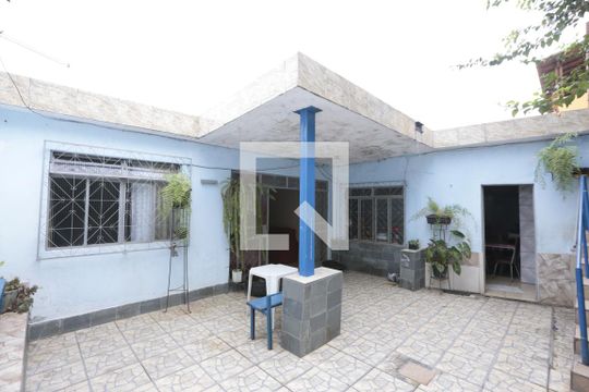 Fachada de casa à venda com 3 quartos, 359m² em Amazonas, Contagem