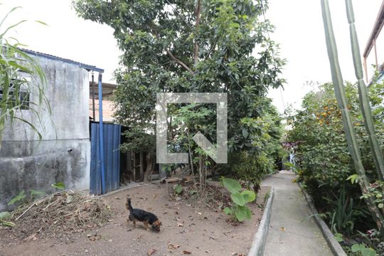 Quintal de casa à venda com 3 quartos, 359m² em Amazonas, Contagem