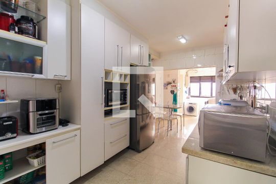 Cozinha de apartamento à venda com 4 quartos, 200m² em Vila Regente Feijó, São Paulo