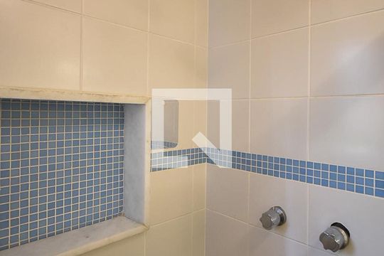 Chuveiro do banheiro de apartamento à venda com 2 quartos, 105m² em Vila Sônia, São Paulo
