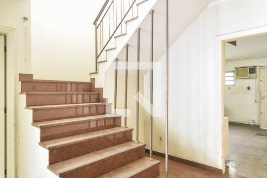 Escada de casa à venda com 5 quartos, 276m² em Campo Belo, São Paulo