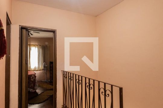 Corredor de casa à venda com 2 quartos, 260m² em Vila Granada, São Paulo