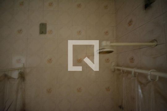 Banheiro de apartamento para alugar com 2 quartos, 55m² em Madureira, Rio de Janeiro