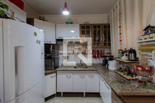 Cozinha  de casa de condomínio para alugar com 2 quartos, 97m² em Vila Ré, São Paulo