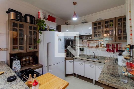 Cozinha  de casa de condomínio para alugar com 2 quartos, 97m² em Vila Ré, São Paulo