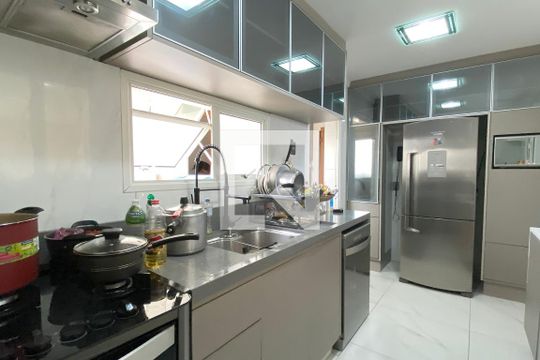 Cozinha de apartamento à venda com 2 quartos, 125m² em Tamboré, Santana de Parnaíba