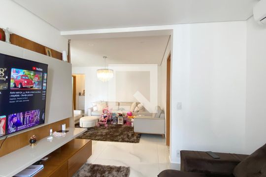 Sala de TV de apartamento à venda com 2 quartos, 125m² em Tamboré, Santana de Parnaíba