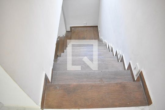 Escada de casa para alugar com 2 quartos, 100m² em Guaratiba, Rio de Janeiro