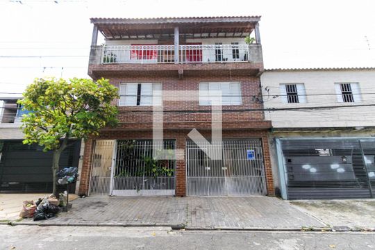 Fachada de casa para alugar com 1 quarto, 70m² em Vila Portuguesa, São Paulo