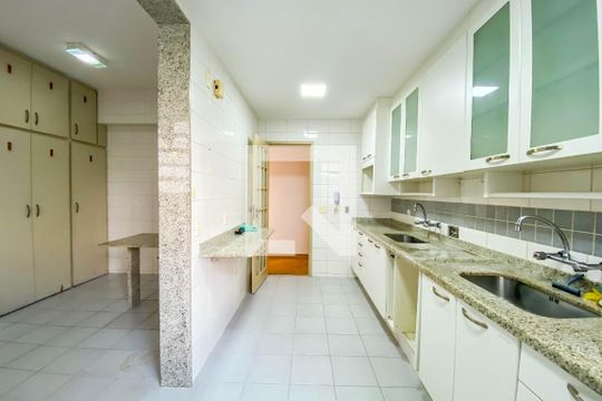 Cozinha de apartamento à venda com 3 quartos, 136m² em Laranjeiras, Rio de Janeiro