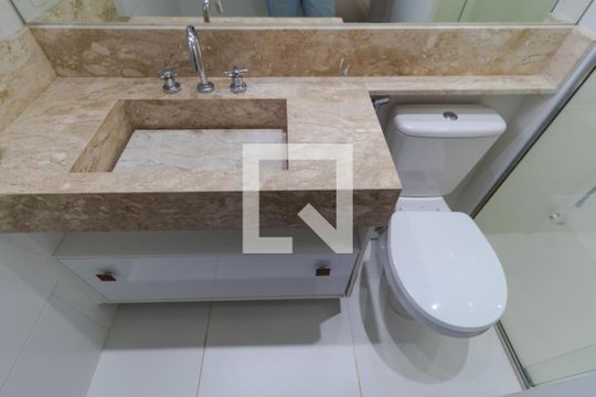 Banheiro de apartamento à venda com 3 quartos, 108m² em Taquaral, Campinas