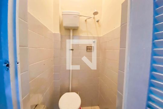 Banheiro de serviço de apartamento à venda com 3 quartos, 67m² em Saúde, Rio de Janeiro