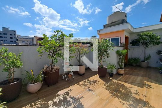 Quintal de casa à venda com 3 quartos, 270m² em Osvaldo Cruz, São Caetano do Sul