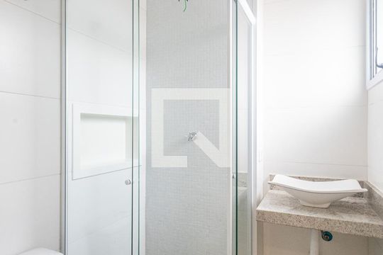 Banheiro Social de apartamento à venda com 2 quartos, 34m² em Vila Carrao, São Paulo