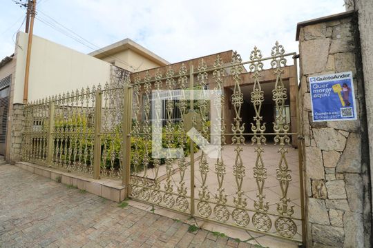 Fachada de casa para alugar com 4 quartos, 134m² em Chácara Mafalda, São Paulo